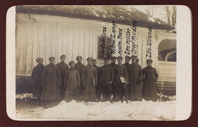 प्रथम विश्व युद्ध: 'जर्मन सेना के आक्रमण के दौरान 1914-1916 के वर्षों में यूक्रेन। सैनिकों का समूह (बी/डब्ल्यू फोटो) द्वारा हीरोज कब्रिस्तान Dsessentniki (attr।)