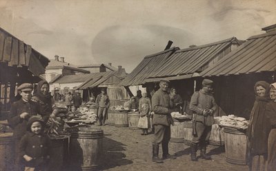 प्रथम विश्व युद्ध: 'जर्मन सेना के आक्रमण के दौरान 1914-1916 के वर्षों में यूक्रेन। बाजार में सेना (बी/डब्ल्यू फोटो) द्वारा हीरोज कब्रिस्तान Dsessentniki (attr।)