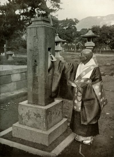 एक बौद्ध पुजारी और प्रार्थना-पहिया, 1910। द्वारा हर्बर्ट पोंटिंग