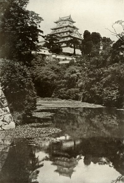मोआट से एक पुराना सामंती महल, 1910। द्वारा हर्बर्ट पोंटिंग