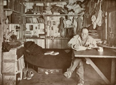 कैप्टन स्कॉट इन हिज़ डेन, c1911, 1913 द्वारा हर्बर्ट पोंटिंग