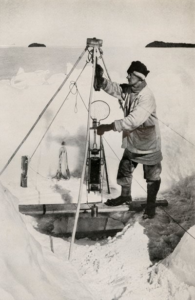 Nansen-Petersen इंसुलेटेड वाटर-बॉटल के साथ EW नेल्सन, c1911, 1913 द्वारा हर्बर्ट पोंटिंग