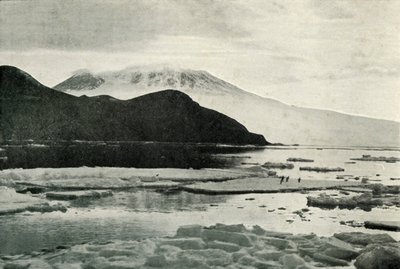 मैकमर्डो साउंड - केप बर्ड और माउंट एरेबस में प्रवेश, c19101913, 1913 द्वारा हर्बर्ट पोंटिंग