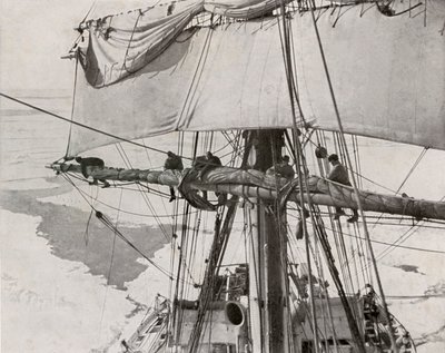 फरलिंग सेल इन द पैक, c19101913, 1913 द्वारा हर्बर्ट पोंटिंग
