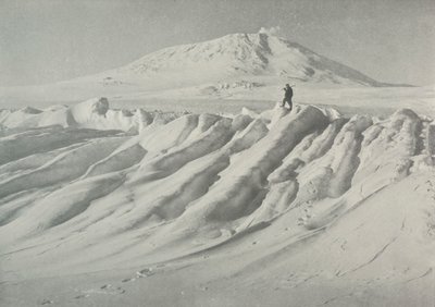 माउंट एरेबस ओवर ए वाटर-वोरन आइसबर्ग, अक्टूबर 1911, 1913 द्वारा हर्बर्ट पोंटिंग