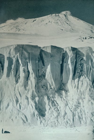 द रैम्पार्ट ऑफ़ माउंट ईरेबस, c1911, 1913 द्वारा हर्बर्ट पोंटिंग