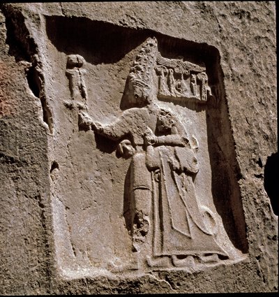 राजा तुधलिया एक दिव्य द्वारा रक्षा करता है (कम राहत। लगभग 1250-1220 ईसा पूर्व) द्वारा हित्ती