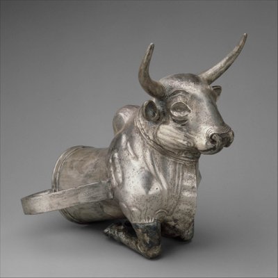 एक बैल के अग्र भाग में समाप्त होने वाला पोत, c.1300 ई.पू. (चांदी) द्वारा हित्ती