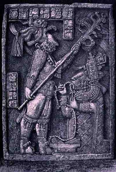 मंदिर 23, याक्शिलन, 726 ईस्वी से पत्थर का लिंटेल, शासक शील्ड जगुआर और उसकी पत्नी, लेडी ज़ोक को दिखाते हुए, क्लॉड-जोस द्वारा नई दुनिया के प्राचीन शहरों से रक्तपात अनुष्ठान का संचालन करते हुए। द्वारा चापोस के बाद सम्मान