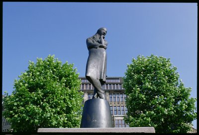 हेनरिक हेन (1797-1856) 1926-33 (कांस्य) के लिए स्मारक द्वारा Hugo Lederer