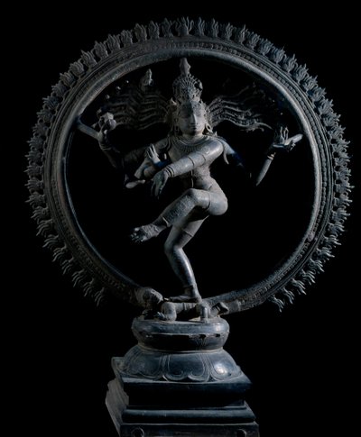 हिंदू धर्म: भगवान शिव नटराज का प्रतिनिधित्व, नृत्य के देवता (शिव नटराज, नृत्य के स्वामी) कांस्य मूर्तिकला 12 वीं शताब्दी (12 वीं शताब्दी) कोलकाता, भारतीय संग्रहालय द्वारा इंडियन स्कूल