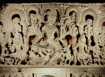 वारंटल, आंध्र प्रदेश, काकतीय राजवंश से लिंटेल हिंदू ट्रिनिटी की विशेषता रखते हैं द्वारा Indian School