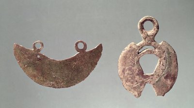 हॉलस्टैट कब्रिस्तान (कांस्य) से दो रेज़र द्वारा Iron Age