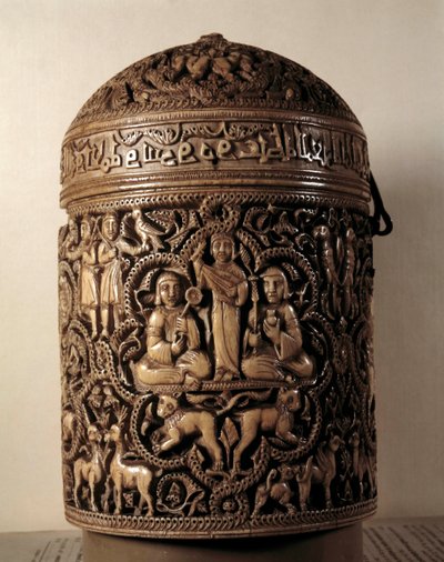 कॉर्डोबा से हाथीदांत में अल-मुगीरा (अल मुघिरा या मोघिरा) का पाइक्साइड (बॉक्स) और अमीर के लिए इरादा, 968। पेरिस, लौवर संग्रहालय द्वारा इस्लामी स्कूल