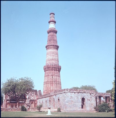कुतब मीनार, 1193-1230 बनाया गया द्वारा इस्लामी स्कूल