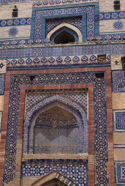 1494 में बीबी जवंडी (d.1403) के मकबरे के प्रवेश द्वार पर टाइलें द्वारा इस्लामी स्कूल