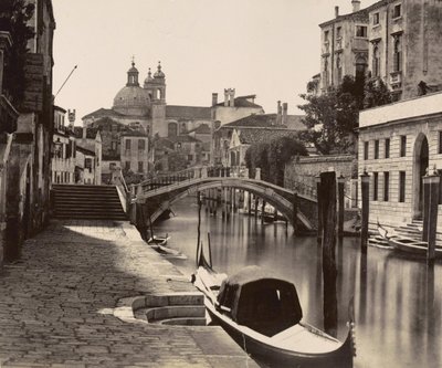 वेनिस में रियो ओगनिसांती पर पुल, c.1875 द्वारा इतालवी फोटोग्राफर