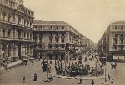 नेपल्स: पियाज़ा डेला बोर्सा और रेटीफिलो कोरसो अम्बर्टो I (बी / डब्ल्यू फोटो) द्वारा इतालवी फोटोग्राफर