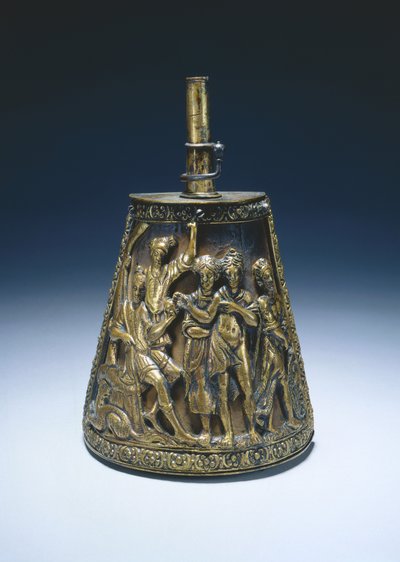पाउडर फ्लास्क, c.1590 (कपड़े से ढकी लकड़ी पर गिल्ट पीतल) द्वारा इतालवी स्कूल