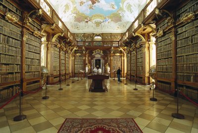मेल्क एब्बे की लाइब्रेरी का दृश्य जैकब प्रांडटाउर (1660-1726) द्वारा एक परियोजना पर महसूस किया गया। 18 वीं शताब्दी की शुरुआत में। ऑस्ट्रिया द्वारा जकोब प्रंडौटर