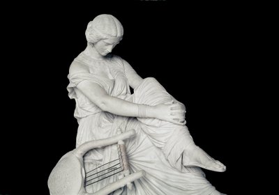 Sapho (या Sappho, 7 वीं शताब्दी ईसा पूर्व), प्राचीन काल के यूनानी कवि। जेम्स प्रैडियर द्वारा संगमरमर की मूर्ति (1790-1852) द्वारा जेम्स प्रेडियर