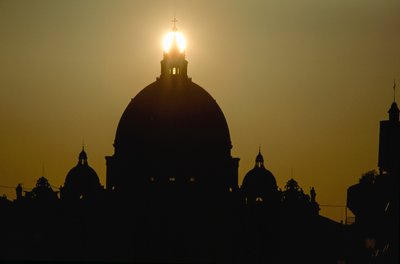  द्वारा जेम्स एल स्टैनफील्ड