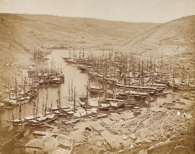 बालाक्लाव हार्बर, उत्तर की ओर, 1856 (सीपिया फोटो) द्वारा जेम्स रॉबर्टसन