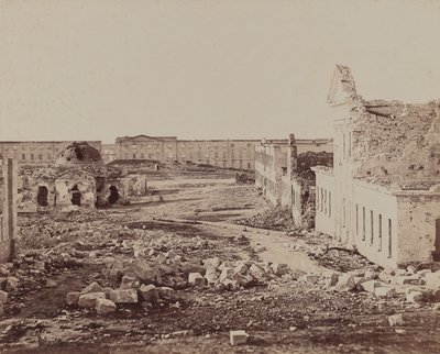 खंडहरों में गुंबददार इमारत वाला आंगन द्वारा जेम्स रॉबर्टसन