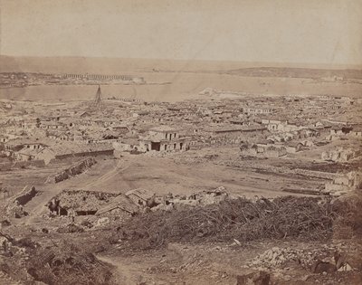 शस्त्रागार का दूर का दृश्य द्वारा जेम्स रॉबर्टसन