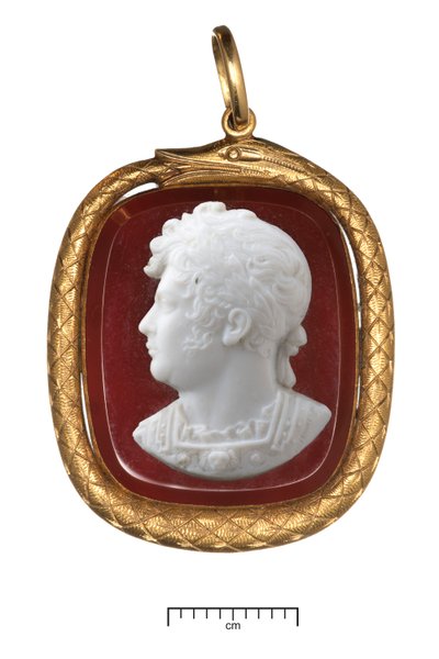 जॉर्ज IV कोरोनेशन, गोल्ड पेंडेंट, c.1821 (गोल्ड एंड ग्लास) द्वारा James Tassie