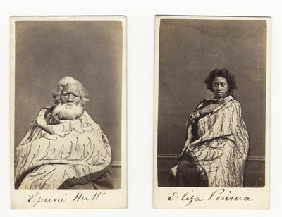 एपुनी हट और एलिजा पोरुआ, c.1865 (एल्बम प्रिंट) द्वारा जेम्स Wrigglesworth