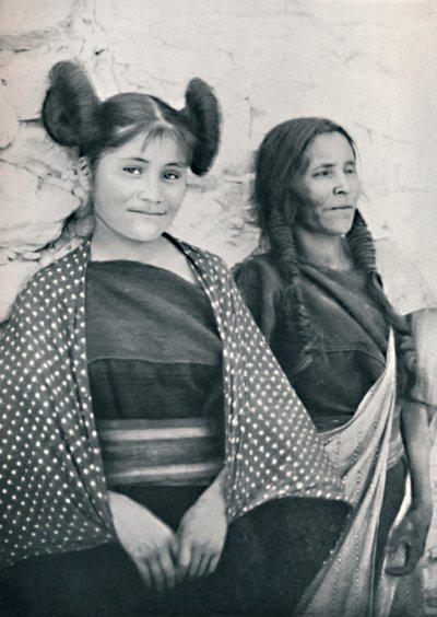 एक एरिज़ोना होपी लड़की और उसकी माँ, 1912 द्वारा जेम्स और पियर्स