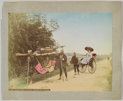 जिनरिकिशा और कागो, ट्रैवलिंग चेयर, जापान (हाथ के रंग का b/w फोटो) द्वारा जापानी फोटोग्राफर