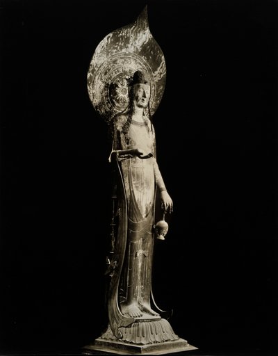 कुदरा कन्नन, 7 वीं शताब्दी से, असुका काल, होरुजी मंदिर, जापान, 1950 द्वारा Japanese Photographer