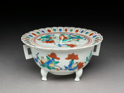 एक फ्लैट ढक्कन के साथ कोरो कटोरा, काकीमोन संबंधित वेयर, 1680-1700 (मिट्टी के बरतन के साथ मिट्टी के बरतन) द्वारा जापानी स्कूल