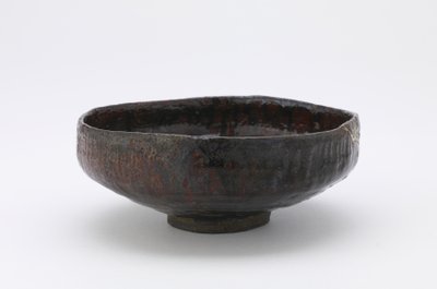 उथला चाय का कटोरा, Kanazawa, Ishikawa प्रान्त, ईदो अवधि, 18 वीं -19 वीं सदी (स्पष्ट लीड शीशे का आवरण के तहत लाल पर्ची के साथ रकु-प्रकार मिट्टी) द्वारा जापानी स्कूल
