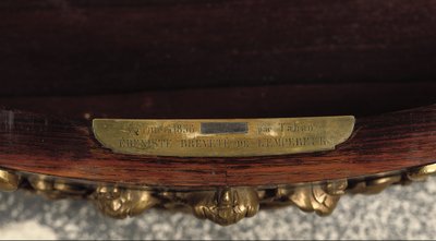 नेपोलियन III केंद्र तालिका का विस्तार, c.1856 (शीशम और तामचीनी) (476434 और 47644 भी देखें) द्वारा जीन पियरे अलेक्जेंड्रे तहान
