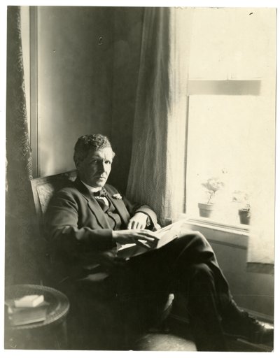 लेवेलिन पॉविस, c.1905-40 (जिलेटिन सिल्वर फोटो) द्वारा जेसी टार्बो बील्स