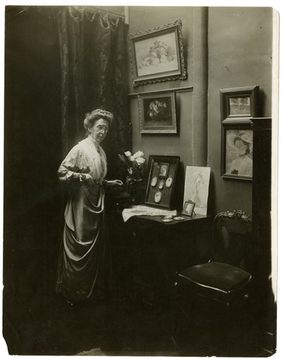 मिस विल्मुट, c.1905-18 (जिलेटिन सिल्वर फोटो) द्वारा जेसी टार्बो बील्स