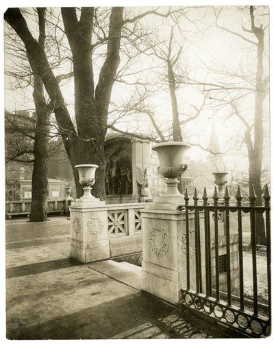 शॉ मेमोरियल, बोस्टन, यूएसए, c.1902-10 (जिलेटिन सिल्वर फोटो) द्वारा जेसी टार्बो बील्स