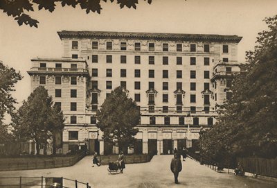 वेस्ट एंड के अधिकांश पर्वतीय स्थल पर चिनाई का पर्वतीय द्रव्यमान, c1935। द्वारा जोएल