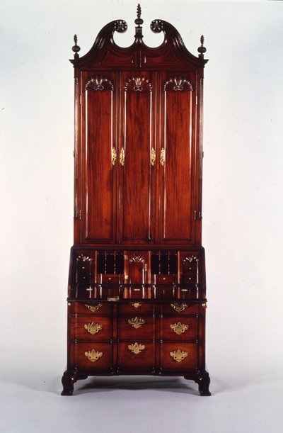 निकोलस ब्राउन चिप्पेंडेल ब्लॉक-एंड-शेल डेस्क और किताबों की अलमारी, c.1760-70 (महोगनी) द्वारा जॉन (attr।) गोडार्ड