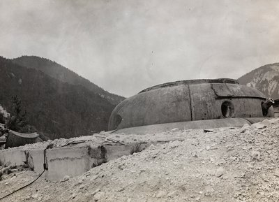 एल्बम "मेरा विश्व युद्ध - दक्षिण-पश्चिम मोर्चे की यादें (कैरिंथिया, इटली, दक्षिण टायरॉल) (मेरा विश्व युद्ध - कारिंथिया, इटली में दक्षिण-पश्चिमी मोर्चे की यादें, ट्रेंटिनो-ऑल्टो अडिगे) 31/03 / 1915-12 / ११ / १९१८ - जोसेफ ज़ोहल्स वियना ": फोर्ट हें द्वारा जोसेफ़ ज़ोहल्स