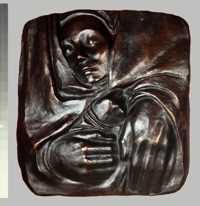 उनके हाथों की शांति में आराम, 1936 (कांस्य) द्वारा Käthe Kollwitz