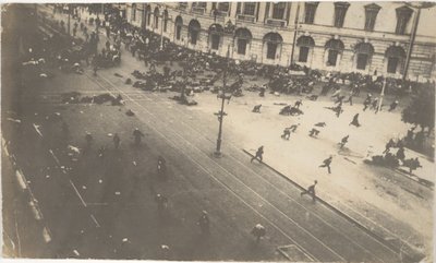 4 जुलाई, 1917, 1917 को सरकारी सैनिकों ने प्रदर्शनकारियों पर गोलीबारी की द्वारा कार्ल कार्लोविच बुल्ला