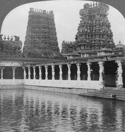 पवित्र सोना लिली झील और पगोडा - शिव, मदुरा, दक्षिण भारत में महान मंदिर, 1901। द्वारा कीस्टोन व्यू कंपनी