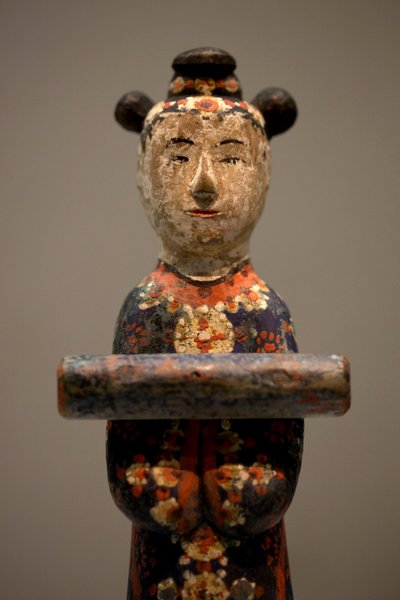 एक कब्र की सजावटी आकृति। पॉलीक्रोम नक्काशीदार लकड़ी, देर से जोसियन (चुना हुआ) अवधि द्वारा कोरियाई स्कूल
