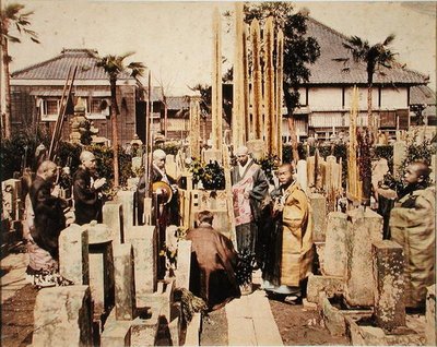 एक जापानी अंतिम संस्कार (हाथ के रंग का एल्बमेन प्रिंट) द्वारा कुसाबेबे (attr। To) किम्बी