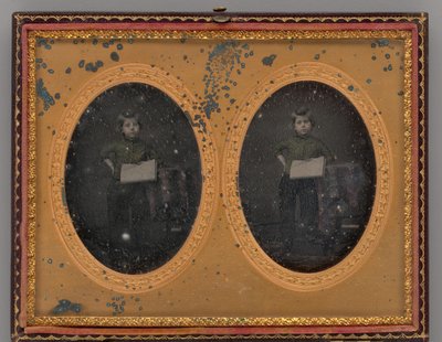 एक स्थायी लड़के का शीर्षक रहित पोर्ट्रेट, 1867। द्वारा लैंगहाइमर और वीमर