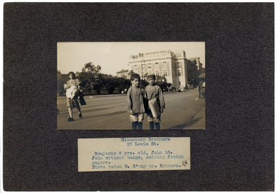 ईसेनबर्ग ब्रदर्स, 27 लुईस स्ट्रीट, न्यूयॉर्क शहर, c.1910-13 द्वारा लेविस विक्स हाइन